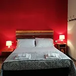 فندق مبيت وإفطار Civicouno Campiglia 3*