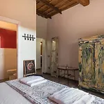 فندق مبيت وإفطار Civicouno Campiglia 3*
